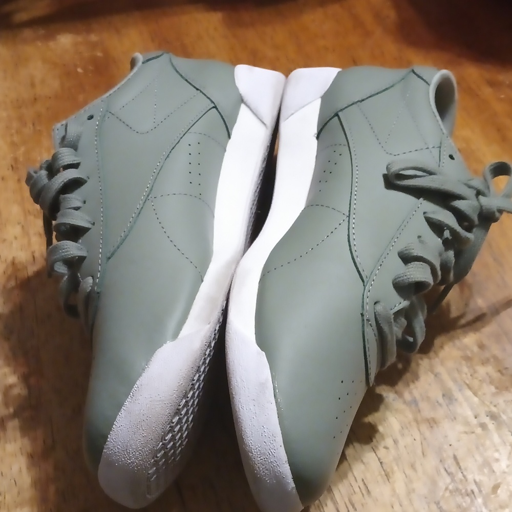 Reebok Womens Army Green Sneakers - Picture 6 of 11